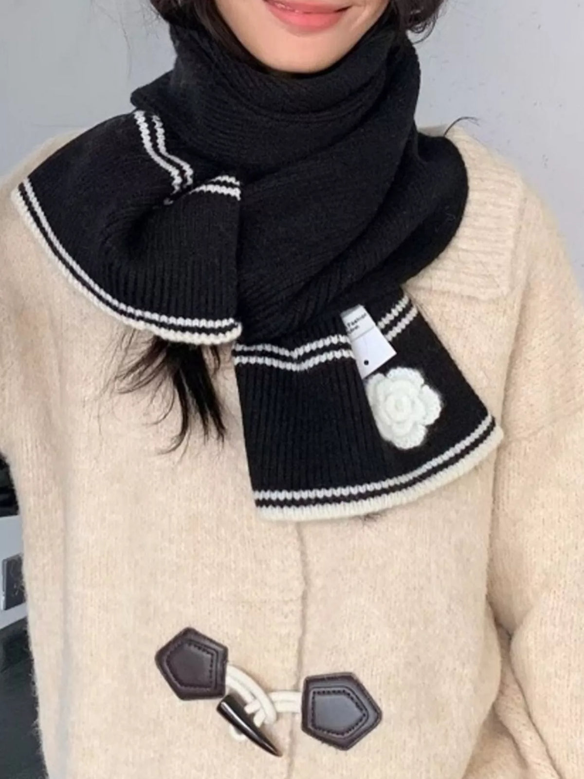 Camellia Contrast Trim Knitted Scarf