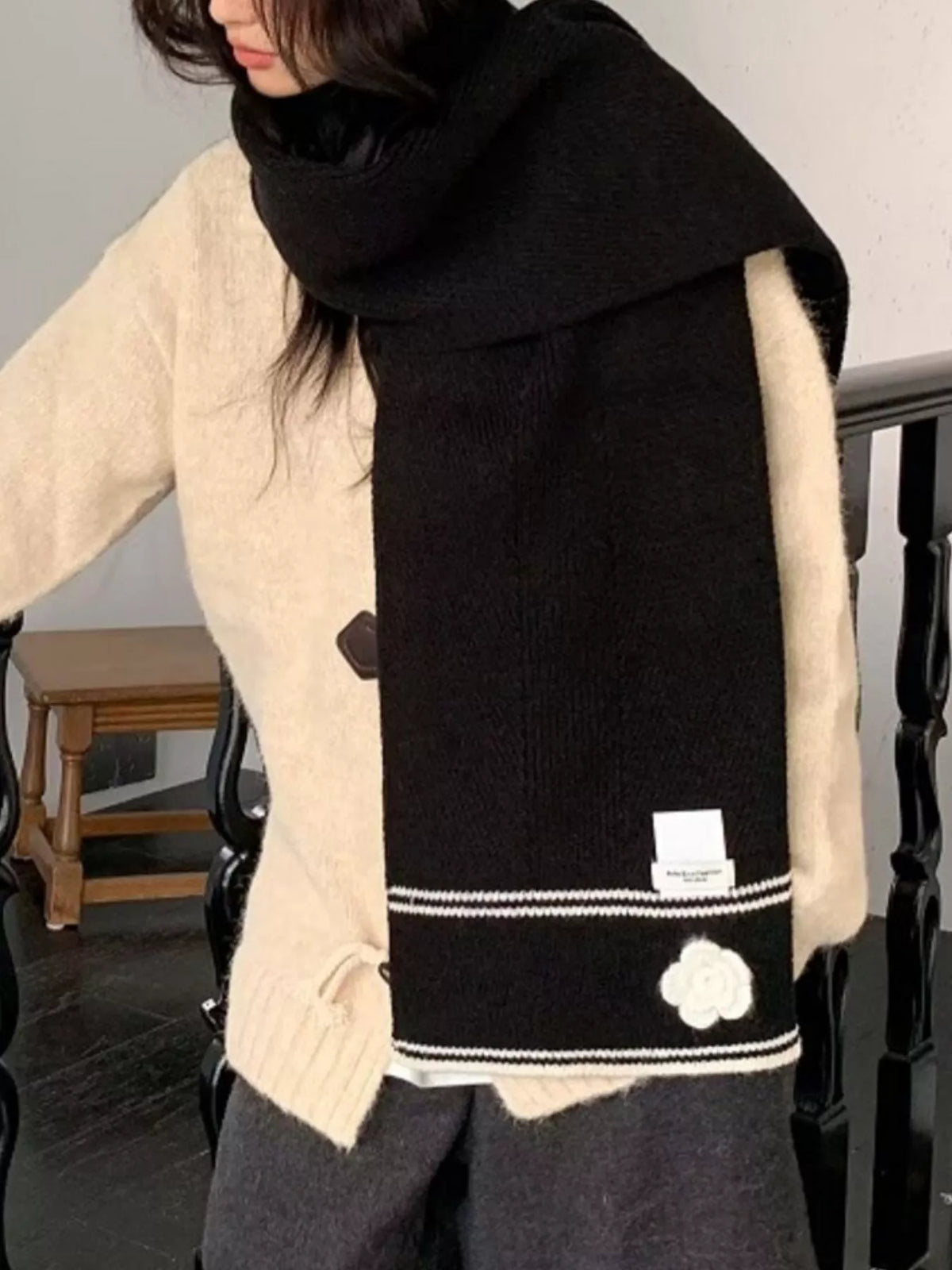 Camellia Contrast Trim Knitted Scarf